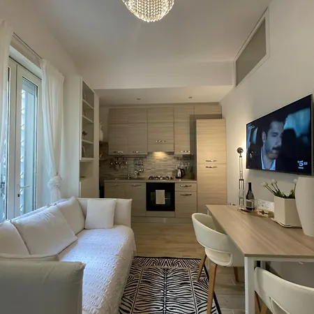 アパート Bilocale Socrates